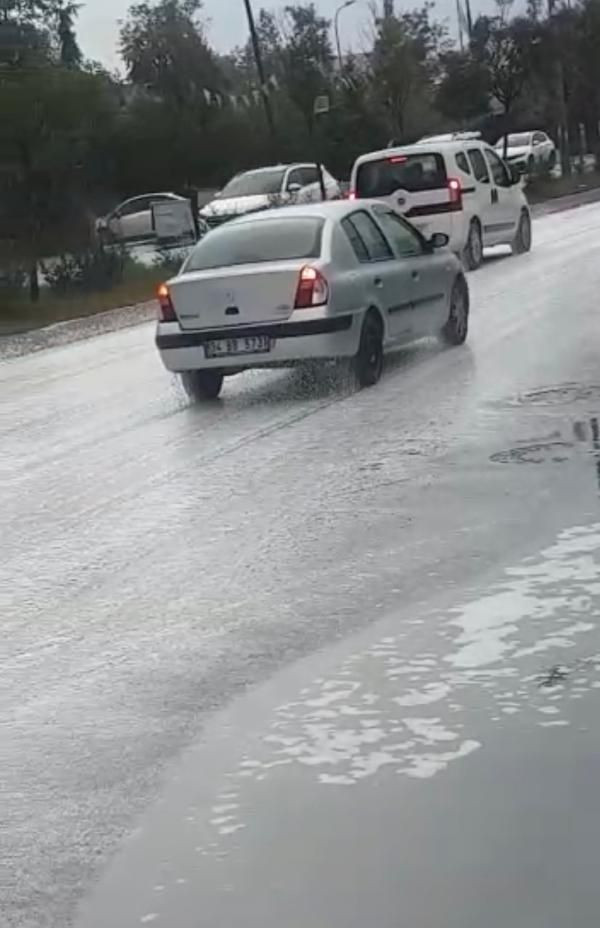 Tuzla'da yollar köpürdü! Nedeni bilinmiyor numune alındı - Resim: 2