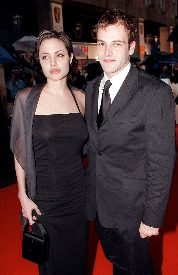 Angeline Jolie'nin 3 kocası ve olay olan lezbiyen sevgilisi  - Resim: 3