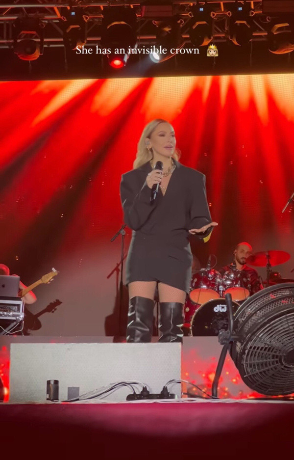 Mehmet Dinçerler yüzüğü geri istedi, Hadise konserinde yüzüğünü çıkarıp fırlattı! - Resim: 0