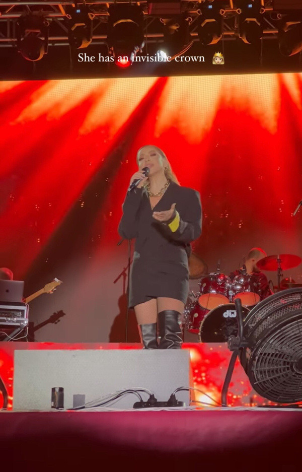 Mehmet Dinçerler yüzüğü geri istedi, Hadise konserinde yüzüğünü çıkarıp fırlattı! - Resim: 2