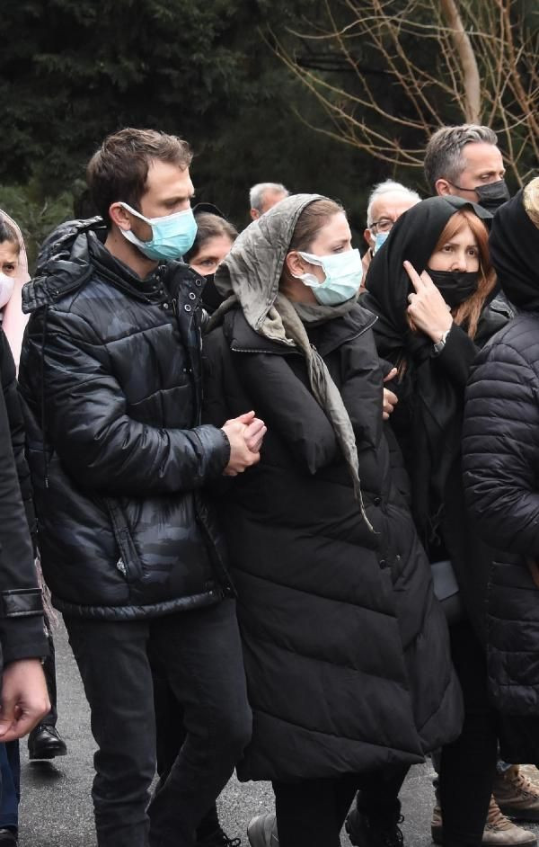 Dikkat çeken detay! Erhan Önal son yolculuğuna uğurlandı - Resim: 2