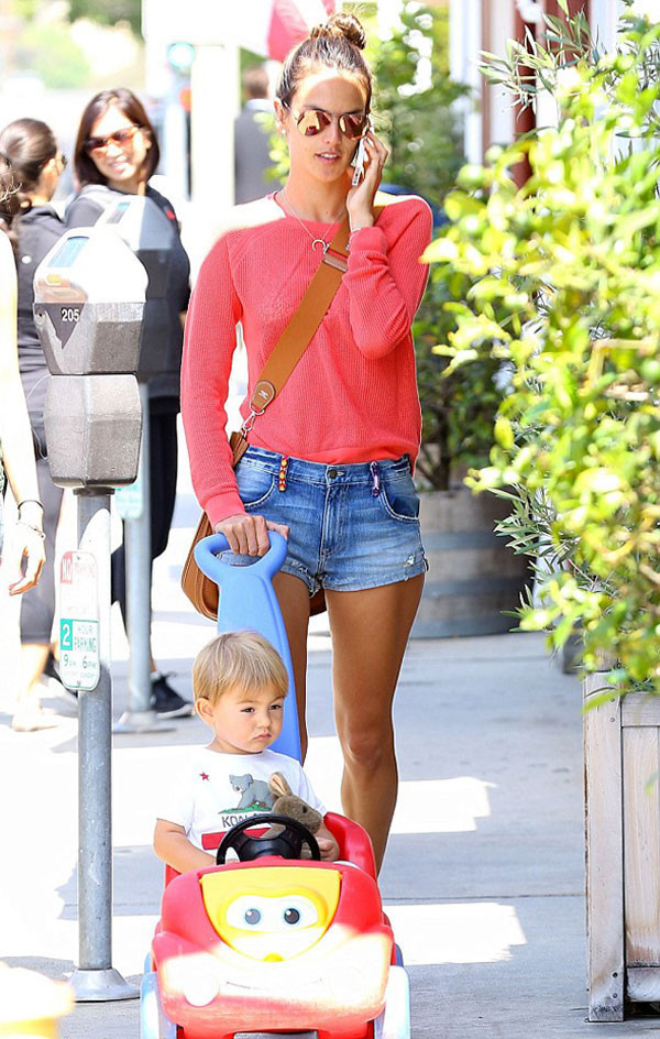 Ünlü model California'da görüntülendi! - Resim: 2