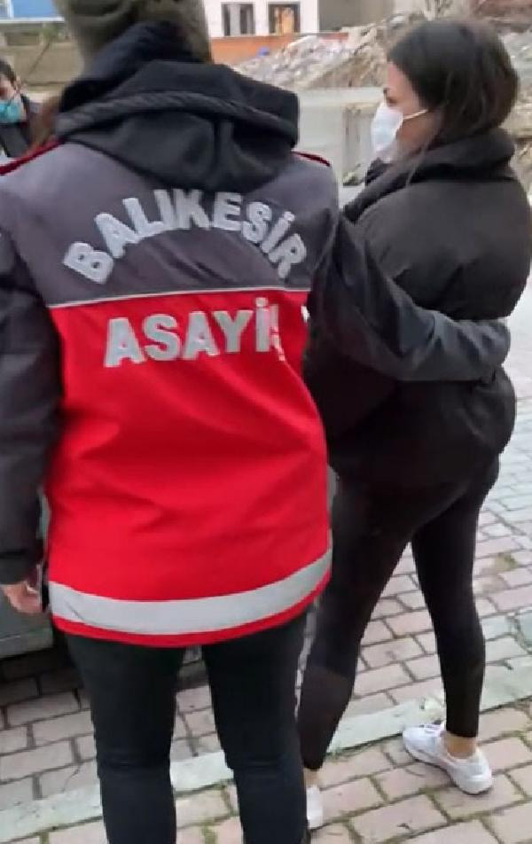 Balıkesir'de operasyon! 98 erkeği 'jigolo yapma' vaadiyle dolandırdılar - Resim: 0