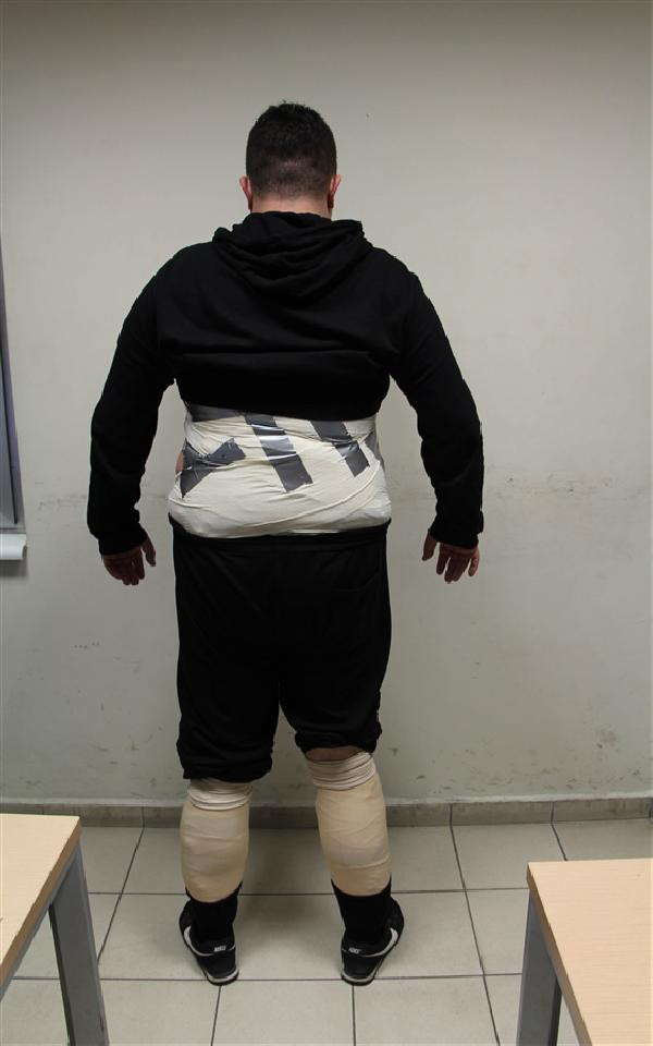 Bakanlık kaçak eti vücutlarına saran şüphelilerin fotoğraflarını paylaştı! - Resim: 3