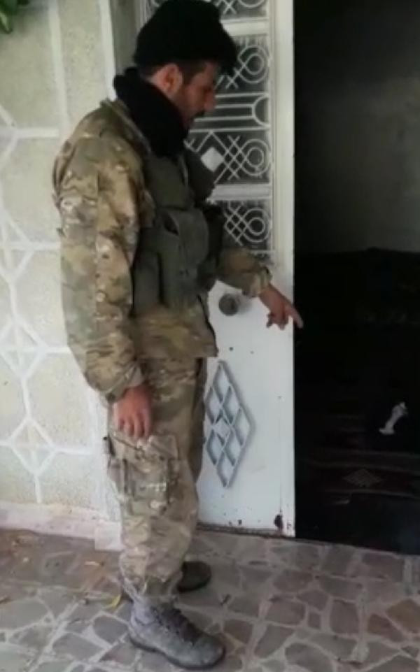 Taşın altından başladı evin içine kadar uzandı! Şoke eden görüntü - Resim: 3