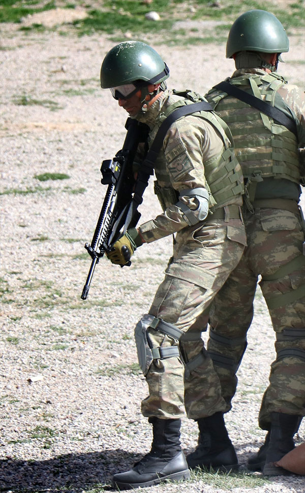 Türkiye'nin gururu sahneye çıktı! Komandolar... - Resim: 4