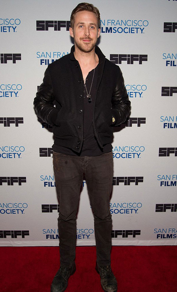 Ryan Gosling kolyesi ile kafa karıştırdı! - Resim: 1