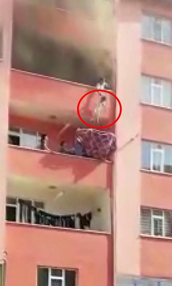 Yangında çocuklarını alt kattaki komşusunun balkonuna sarkıtarak kurtardı - Resim: 3