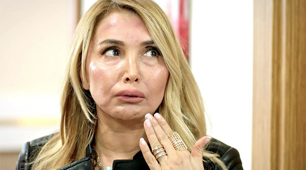 Yonca Evcimik'ten büyük ayıp: O kim ya? - Resim: 1