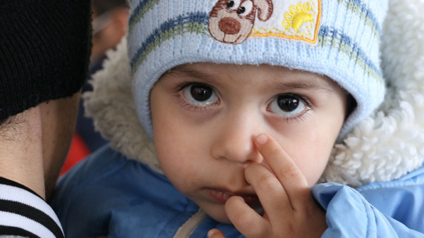 Ukrayna'dan gelen Türk vatandaşları sevinç ve hüznü yaşıyor - Resim: 0