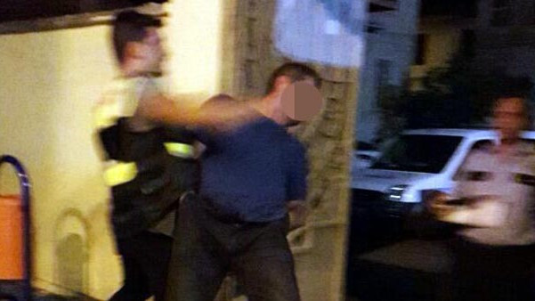 Tecavüz etmeye çalışırken yakalandı pantolununu bile... - Resim: 1