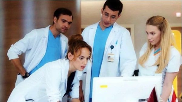 Mucize Doktor dizisine Seda Bakan veda etti Instagram'dan paylaştı - Resim: 1