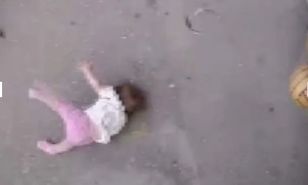 Vicdansızlık! Kucağında bebeğiyle bekleyen babaya aracıyla çarpıp kaçtı - Resim: 4