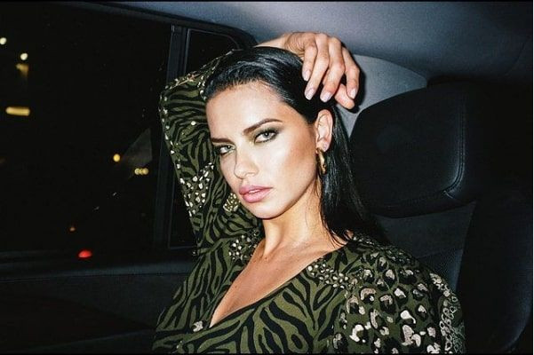 Adriana Lima makyajsız haliyle görenleri hayrete düşürdü kızıyla görüntülendi - Resim: 1