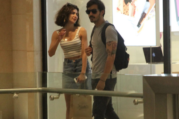 Nesrin Cavadzade sevgilisiyle yakalandı! Flaşlar patlayınca panikledi - Resim: 4