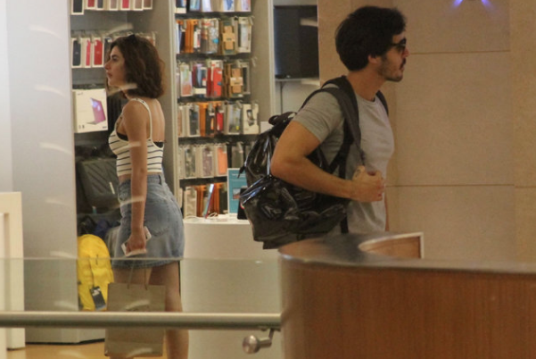 Nesrin Cavadzade sevgilisiyle yakalandı! Flaşlar patlayınca panikledi - Resim: 2