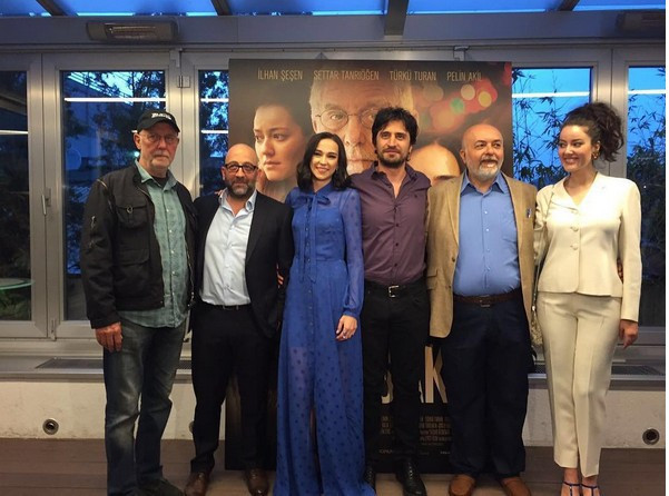 Arkadaşının kızıyla yatak sahnesi çekerken... Garip savunma - Resim: 1