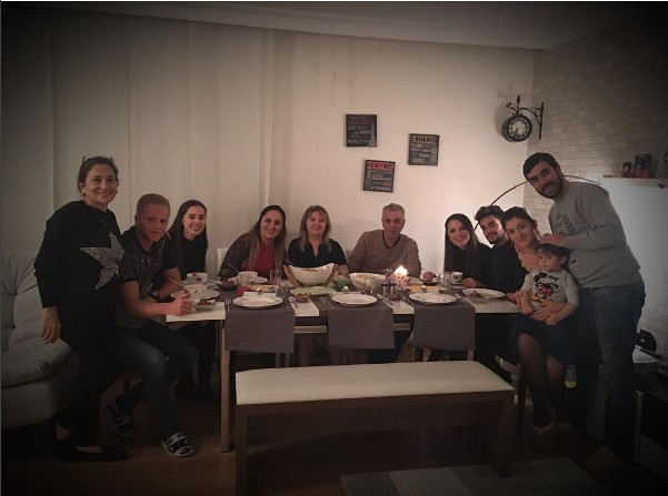 Rüzgar Erkoçlar'a bakın Tuğba Beyazoğlu ile nişanlandı - Resim: 2