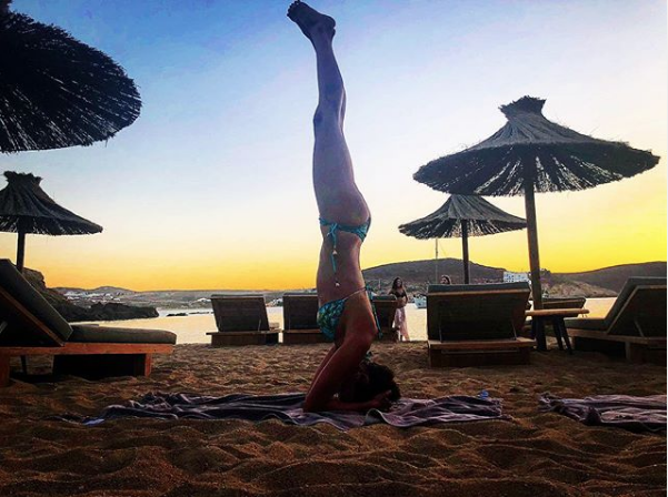 Berrak Tüzünataç bikinili halini paylaştı takipçisinin yorumuna cevabı olay oldu! - Resim: 3