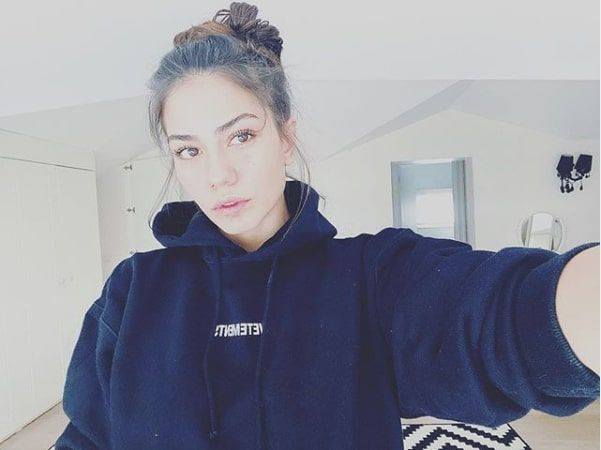 Demet Özdemir bikinili paylaştı sezonu açtı TV8 Doğduğun Ev Kaderindir yıldızı - Resim: 2