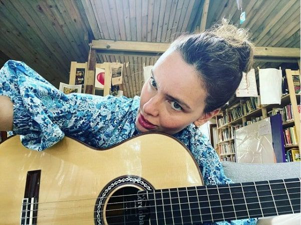 Nil Karaibrahimgil Twitter'da TT oldu korona üzerine yazdıkları şaşırttı - Resim: 1