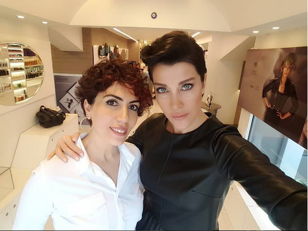 Deniz Akkaya'dan olay poz kendi kanalı için soyundu - Resim: 1