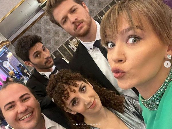 Melisa Döngel esmer tarzıyla yürek hoplattı! Beğeni yağmuruna tutulan güzel oyuncunun pozu... - Resim: 4