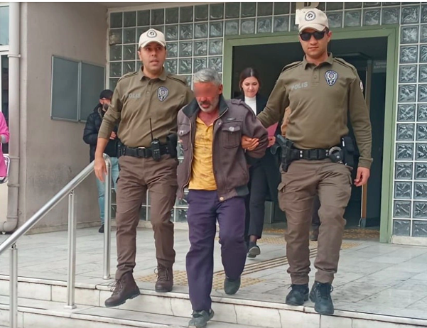 Köpeğe tecavüz ederken yakalandı! İfadesini duyan insanlığından utandı - Resim: 0