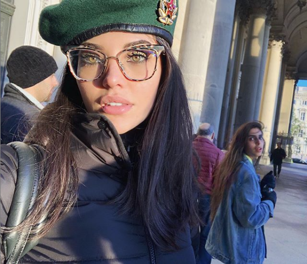 Yasak Elma dizisinin Leyla'sı Tuvana Türkay set arkadaşıyla fena yakalandı! - Resim: 4