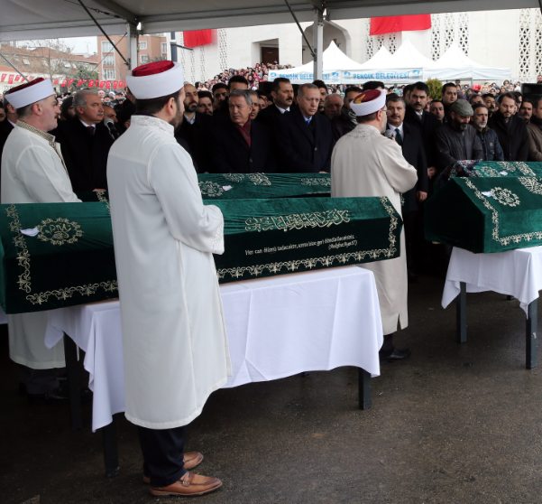 Kartal'da çöken binada ölen aynı aileden 9 kişiye veda - Resim: 4