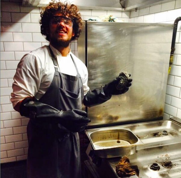 Batuhan Bayır kaç yaşında Masterchef Türkiye Batuhan Bayır kimdir pozlarına bakın! - Resim: 1