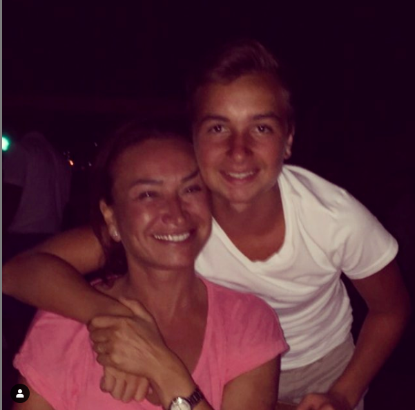 Demet Akbağ'ın oğlu Ali Çıka kaç yaşında nerede okuyor? - Resim: 1