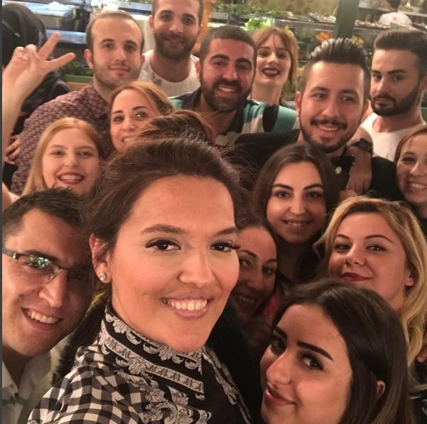 Makyajsız fotoğrafını paylaşıp meydan okudu - Resim: 1