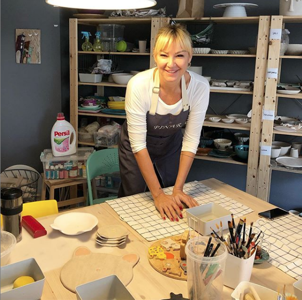 25 yıl önceki halini paylaşan 45 yaşındaki Pınar Altuğ sosyal medyayı salladı - Resim: 1