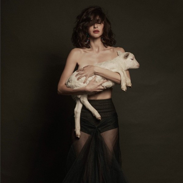 Güzel oyuncu instagram'dan paylaştı: Evleniyoruz! - Resim: 3