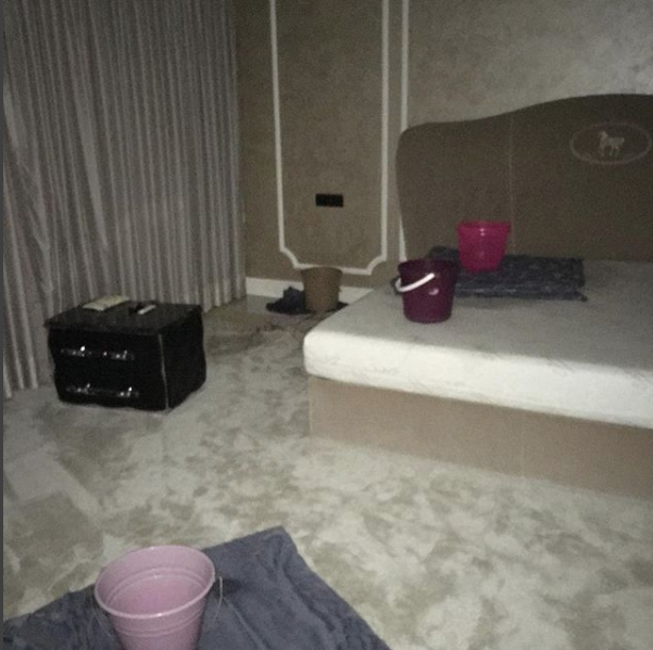 Demet Akalın hacizden sonra evinin halini paylaştı mahvetmişler! - Resim: 2