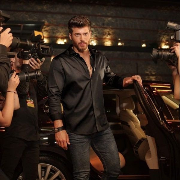 Can Yaman'ın hayatı kitap oldu fiyatı 'Yok artık' dedirtti ilgi ise çok fazla - Resim: 3