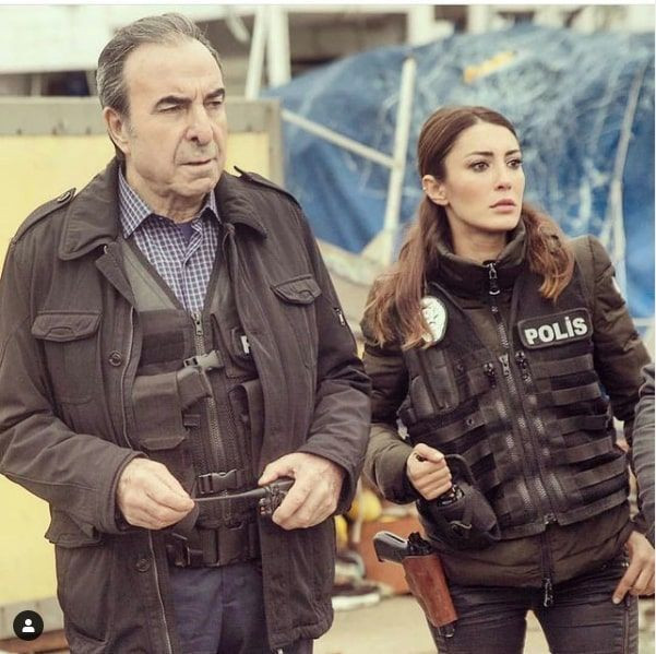 Kanal D Arka Sokaklar yıldızı Merve Oflaz'ın aracına saldırıldı! Şok oldu - Resim: 2