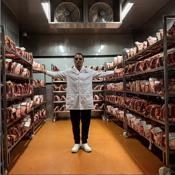 Sosyete kasabı Nusret Gökçe koronavirüs tedbirlerini hiçe saydı bakın neler yaptı - Resim: 1