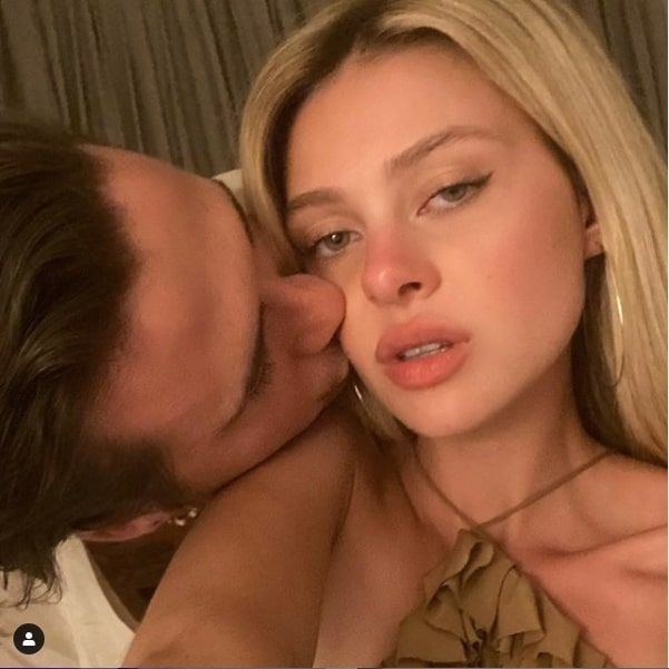 Brooklyn Beckham nişanlısı Nicola Anne Peltz küvette aşka geldi dudak dudağa... - Resim: 1