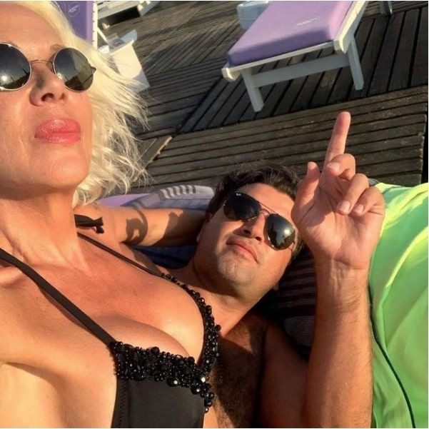 Billur Kalkavan 22 yaş küçük sevgilisi Buğra Bahadırlı ile 11. yılını kutladı - Resim: 3