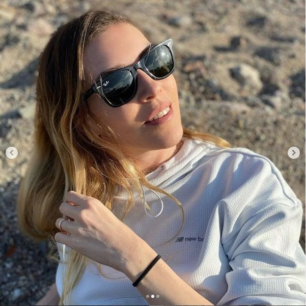 Kenan İmirzalıoğlu'nun eşi Sinem Kobal sahilden paylaştı herkesi mest etti - Resim: 4