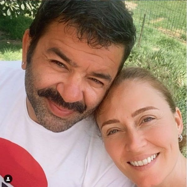 Ceyda Düvenci eşi Bülent Şakrak'la paylaştı takipçileri 'Özeliniz özel kalsın' deyip eleştirdi - Resim: 1