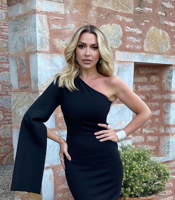 Hadise küvet pozları ile sosyal medyaya damga vurdu! Yeni şarkısını kutladı - Resim: 1