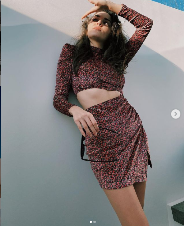 Hande Erçel mini siyah elbisesiyle sosyal medyada gündem oldu - Resim: 4