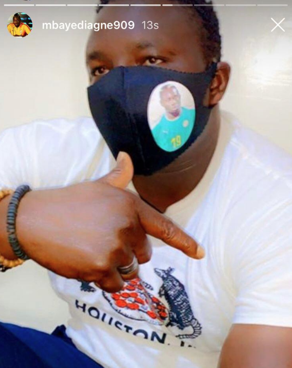 Mbaye Diagne'den skandal! Bağışladığı maskelerin üstüne fotoğrafını bastırdı - Resim: 1