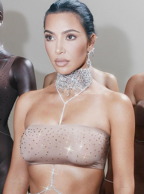 Kim Kardashian'a tepki yağıyor! Gazzeli çocuklarla böyle dalga geçti - Resim: 3