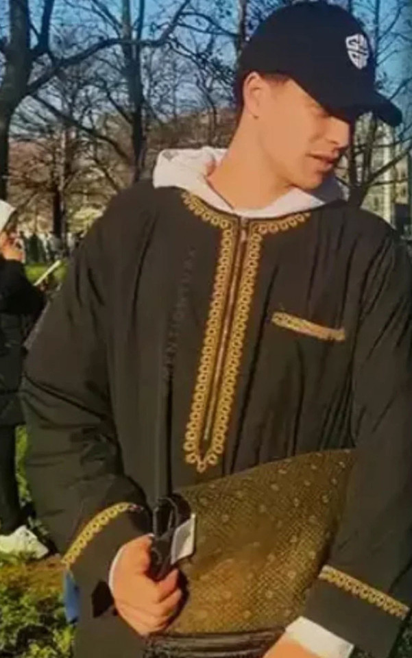 Kenan Yıldız'ın telefon duvar kağıdı gündem oldu - Resim: 1