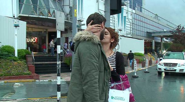 Ünlü isimler dudak dudağa yakalandı - Resim: 3