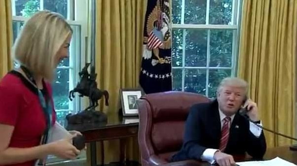 Trump'ın aklını başından alan muhabir öyle bir kur yaptı ki! - Resim: 2
